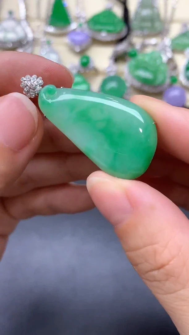 颈饰18K金镶嵌翡翠374-中国好珍宝