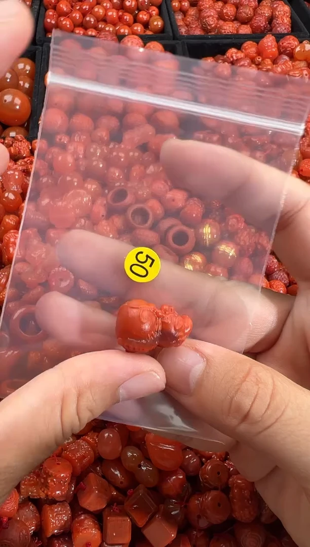 南红玛瑙未镶嵌颈饰1