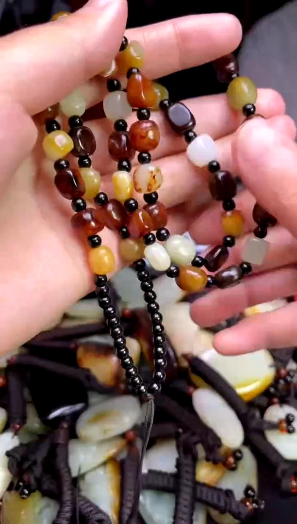 和田玉未镶嵌颈饰1