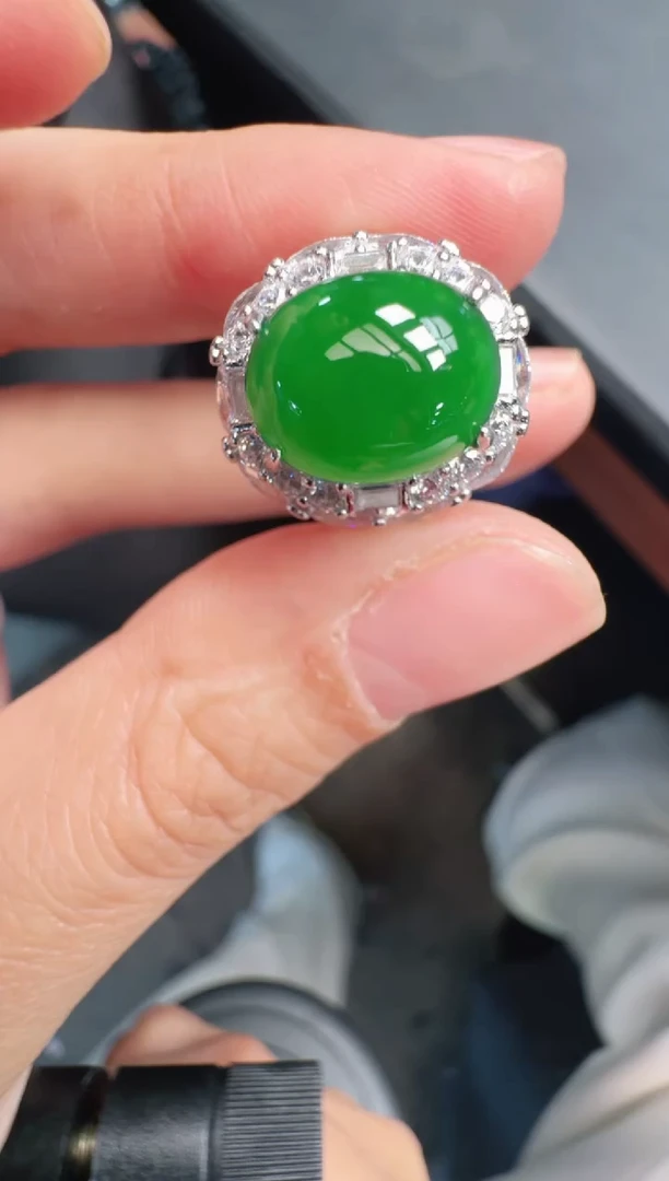 未镶嵌定制翡翠A货有轻微色差属于正常现象，戒指1