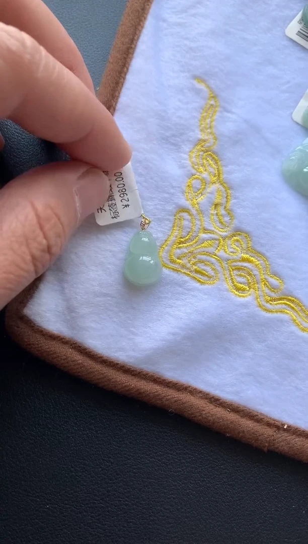 颈饰18K金镶嵌翡翠3