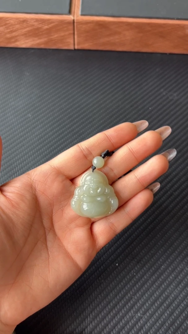 【闪购商品】和田玉吊坠(赠链)未镶嵌且末微色差近矿