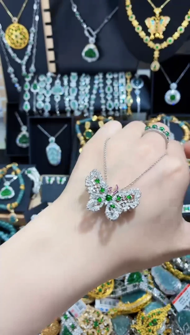 翡翠未镶嵌颈饰天然翡翠a货 多样性发其一