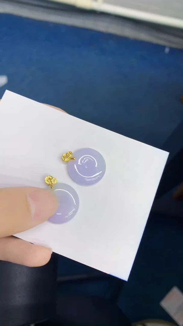 翡翠未镶嵌颈饰多样性发其一