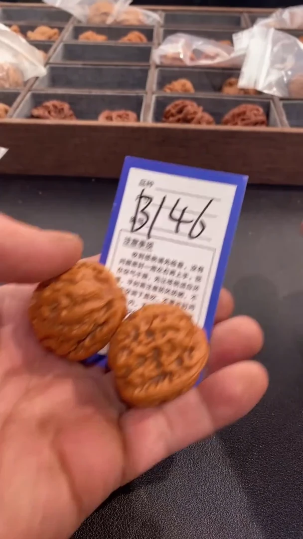 【闪购商品】文玩核桃吊坠37红锦鲤