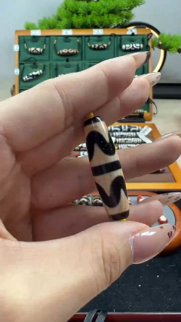 玛瑙/玉髓（覆膜）颈饰未镶嵌大*28.（微瑕）