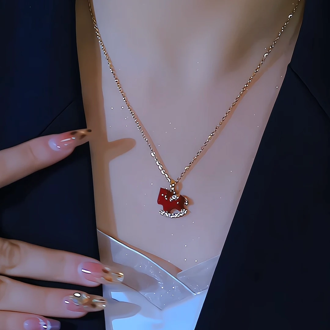 钛钢项链 新款马年微镶红色小马吊坠项链女生肖摇摇马百搭饰品