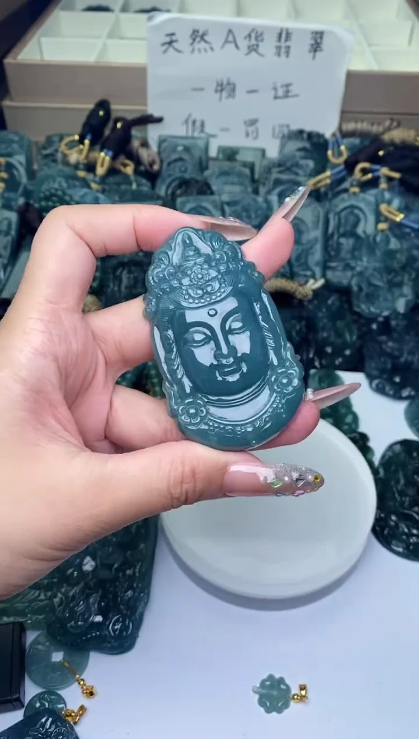 颈饰未镶嵌翡翠