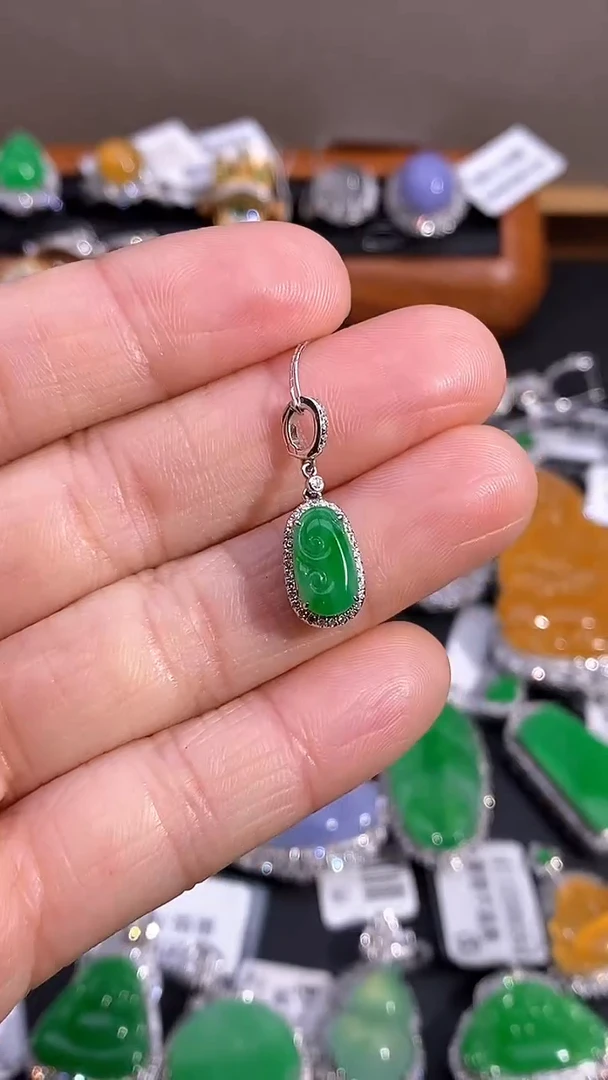 【闪购商品】翡翠吊坠(不含链)18K金镶嵌吊坠