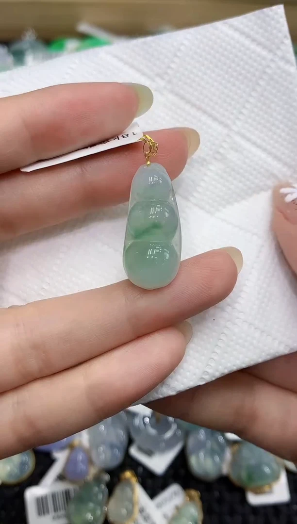 翡翠18K金镶嵌颈饰111111111111