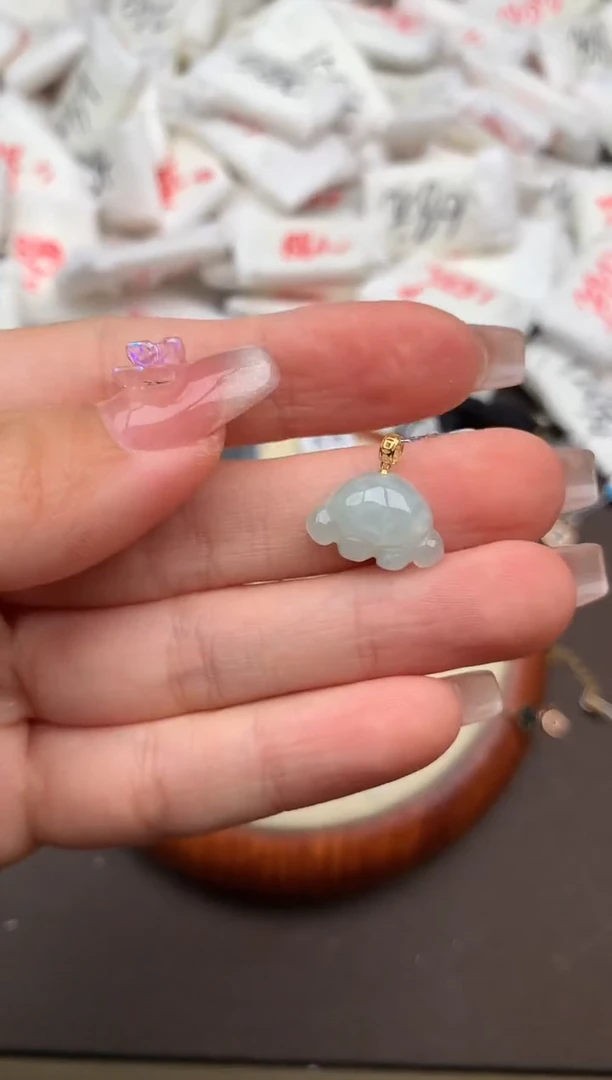 翡翠挂件18K金镶嵌一