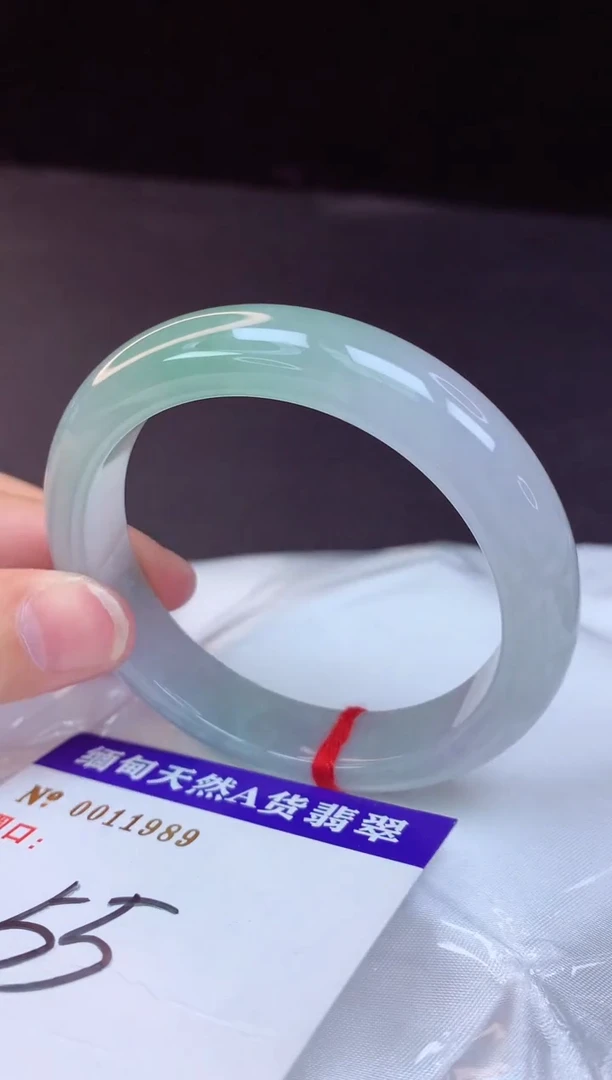 【闪购商品】翡翠手镯未镶嵌55+             