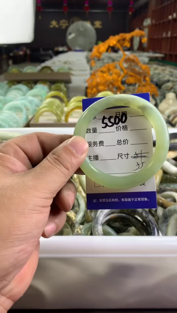 蛇纹石玉未镶嵌手镯5500