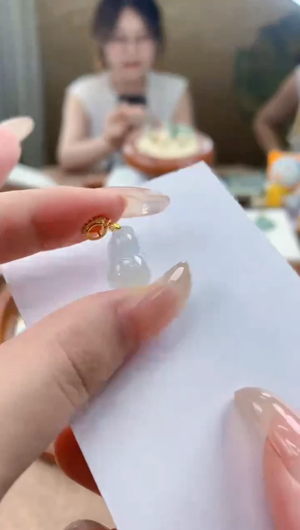 翡翠未镶嵌颈饰天然A货翡翠挂件