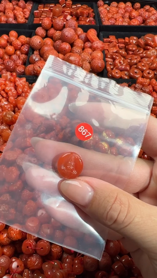 南红玛瑙未镶嵌颈饰1