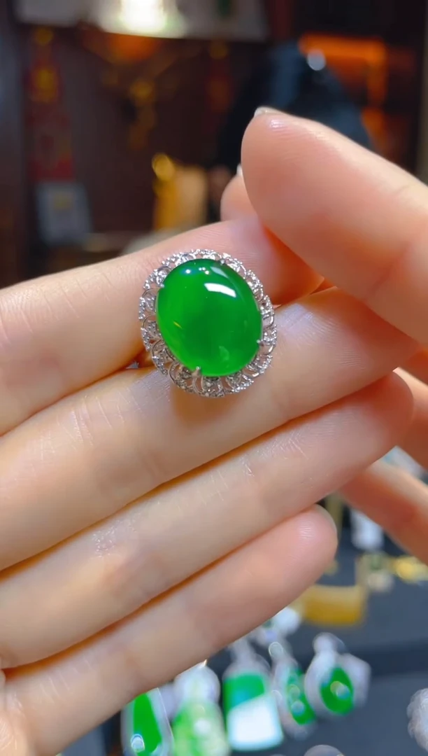 【闪购商品】翡翠戒指18K金镶嵌115134天然A货翡翠蛋面戒指