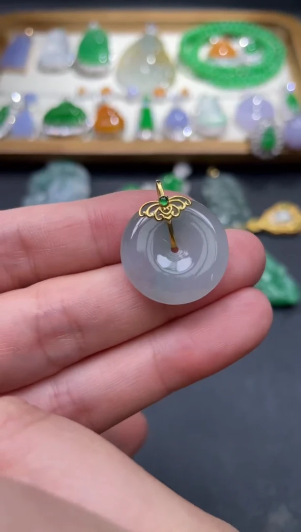 翡翠18K金镶嵌颈饰44.......