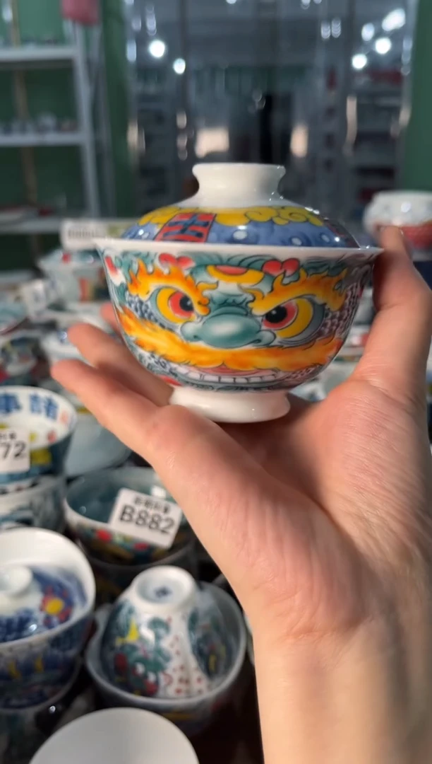 瓷片陶昨明醒狮盖碗（福利价格）