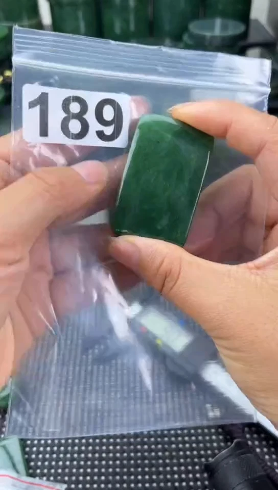 和田玉未镶嵌珠宝半成品牌子
