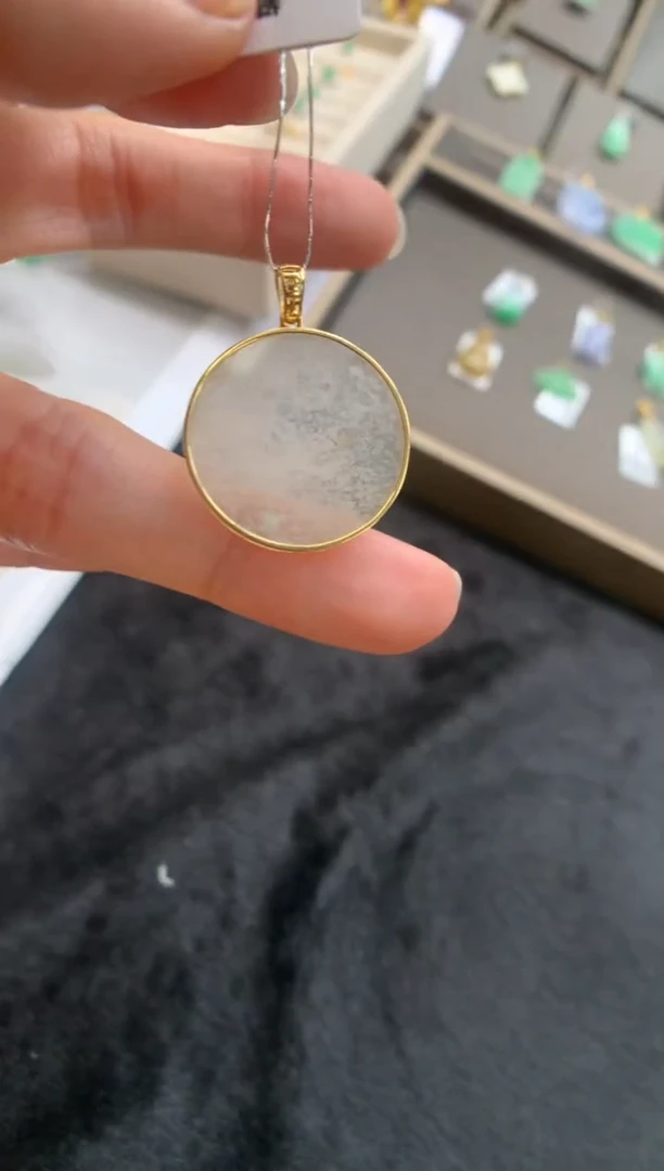 翡翠18K金镶嵌颈饰无事牌