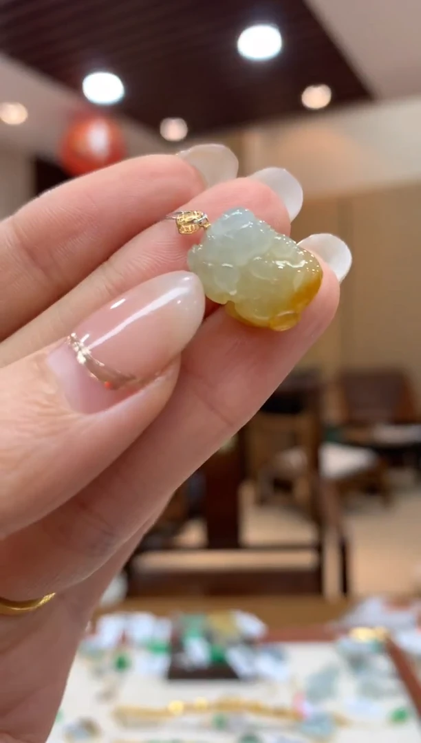 吊坠(不含链)18K金镶嵌翡翠貔貅