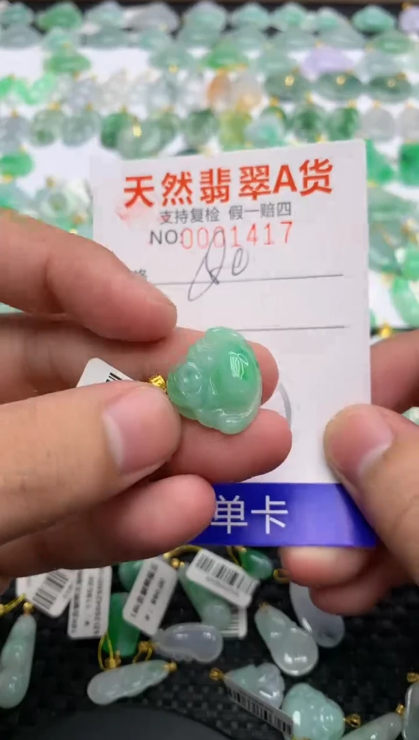 翡翠18K金镶嵌颈饰1111111111