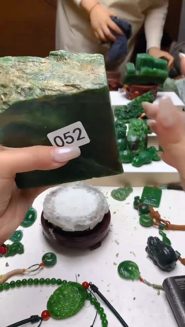 未镶嵌和田玉（碧玉）珠宝半成品1