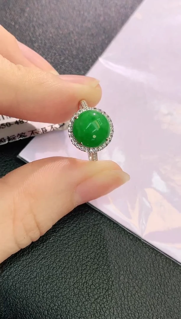 18K金镶嵌戒指翡翠赠礼盒证书 珍珍