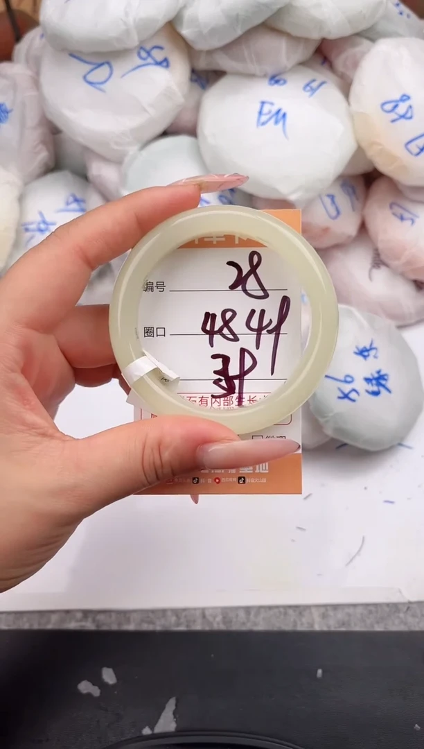 未镶嵌手镯石英质玉28   48-49