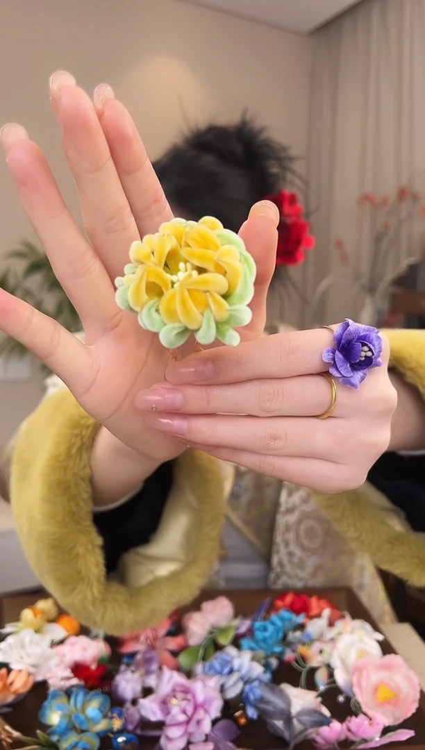 刺绣胖绒菊花u钗