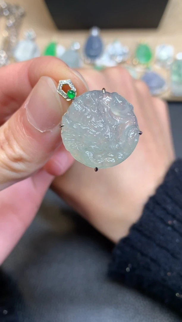 【闪购商品】翡翠颈饰18K金镶嵌无事牌【无服务费】