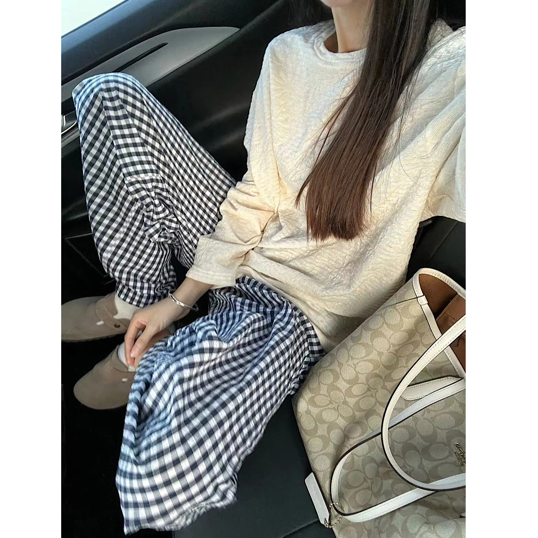 立体肌理感秋冬奶白休闲上衣设计感宽松显瘦长袖罩衫慵懒t恤女