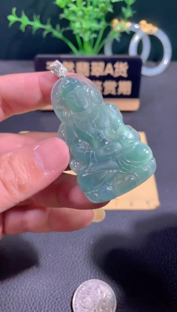 翡翠18K金镶嵌颈饰翡翠