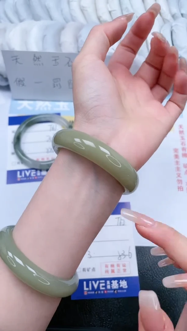 【闪购商品】石英质玉手镯未镶嵌T62-53.6