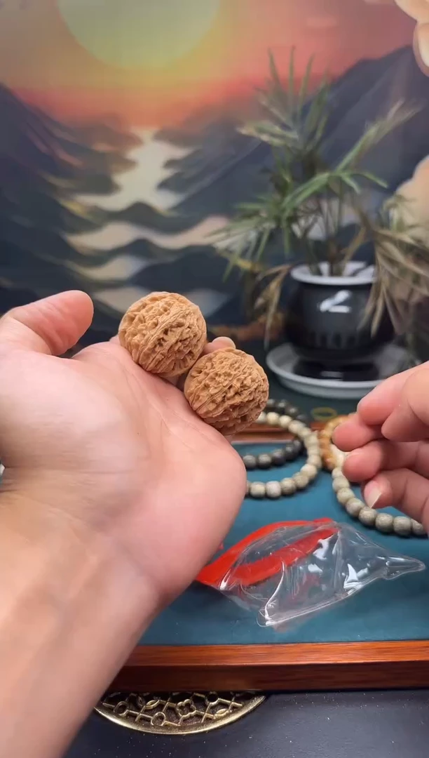 文玩核桃吊坠四座楼核桃一对