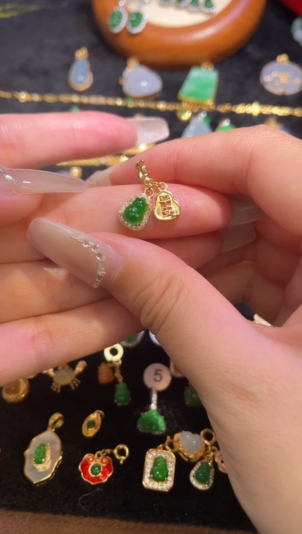 颈饰银S925镶嵌翡翠天然A货