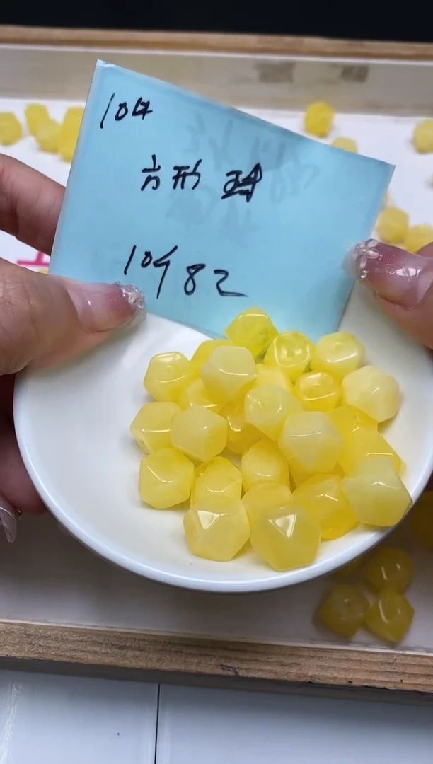 未镶嵌蜜蜡裸石M449白花蜡 菱形珠10个8元