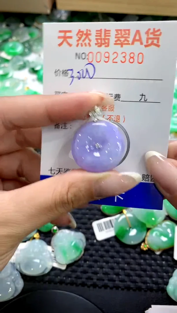 翡翠18K金镶嵌颈饰1111111111111111