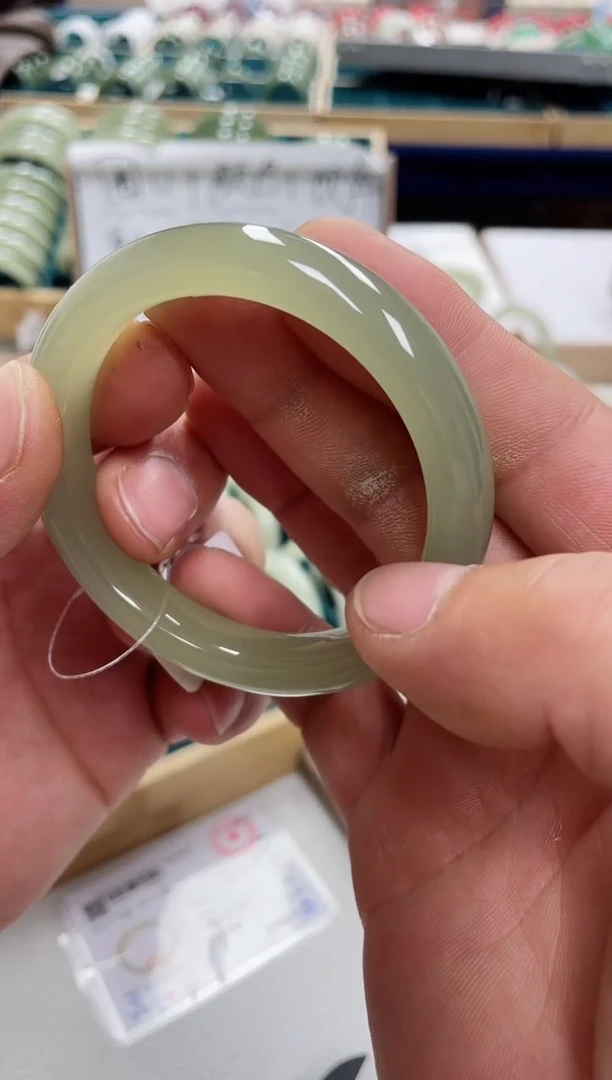 未镶嵌手镯和田玉小*?和田玉手镯40G