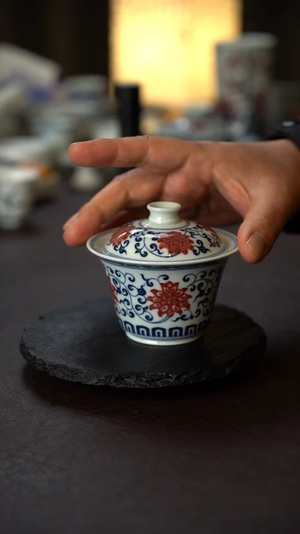 全手绘青花釉里红缠枝莲盖碗