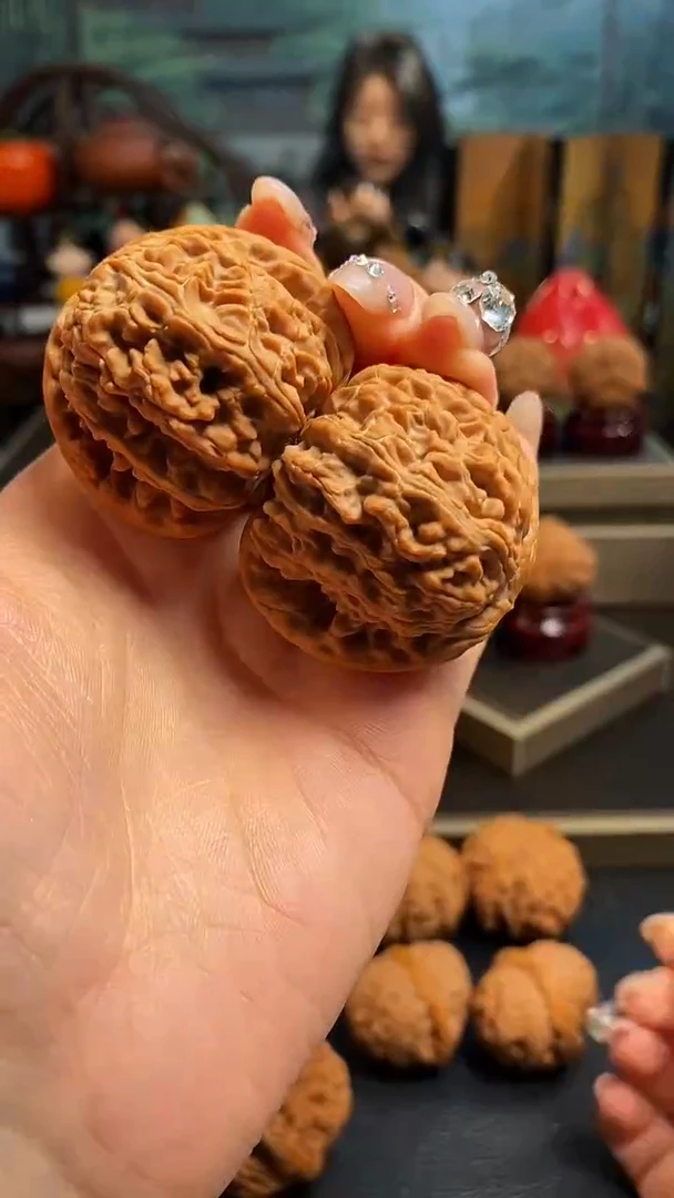 【闪购商品】文玩核桃吊坠K421白狮子42