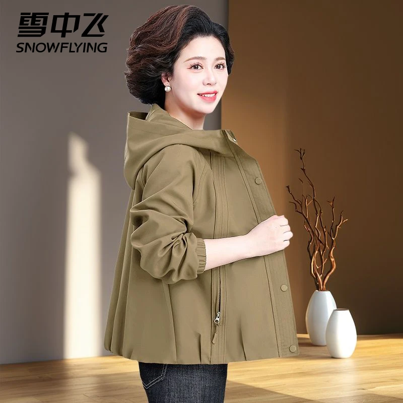 雪中飞妈妈春装休闲外套2025新款中老年时尚洋气春秋外套宽松女F