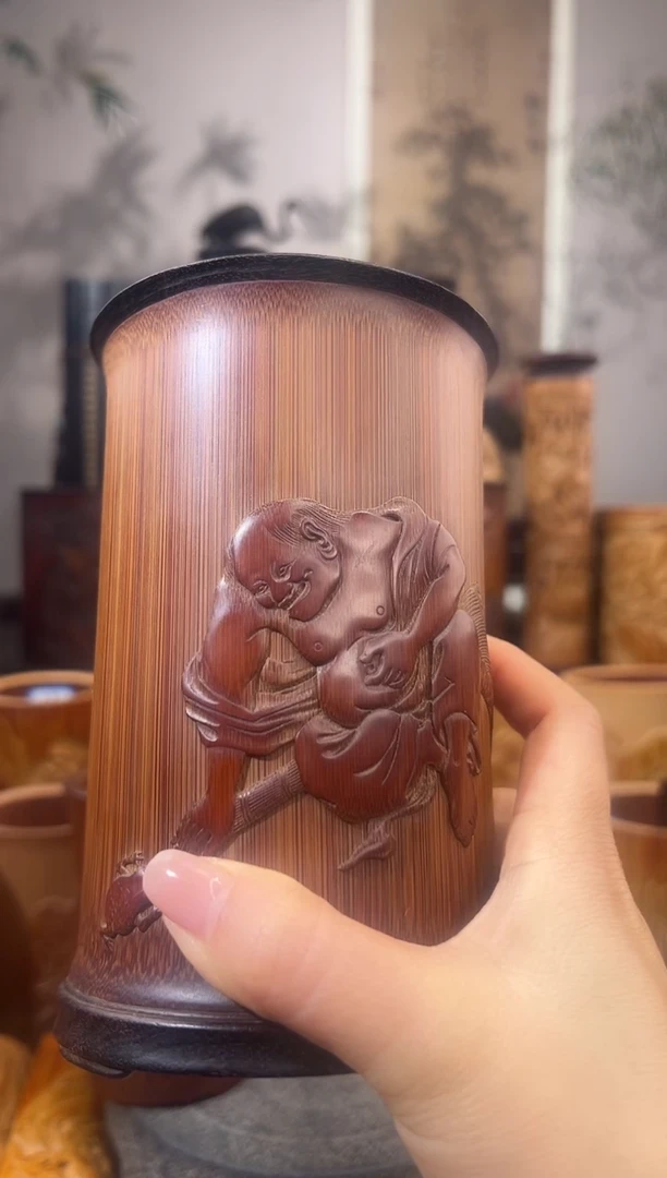 篮*刘海戏金蟾笔筒一只