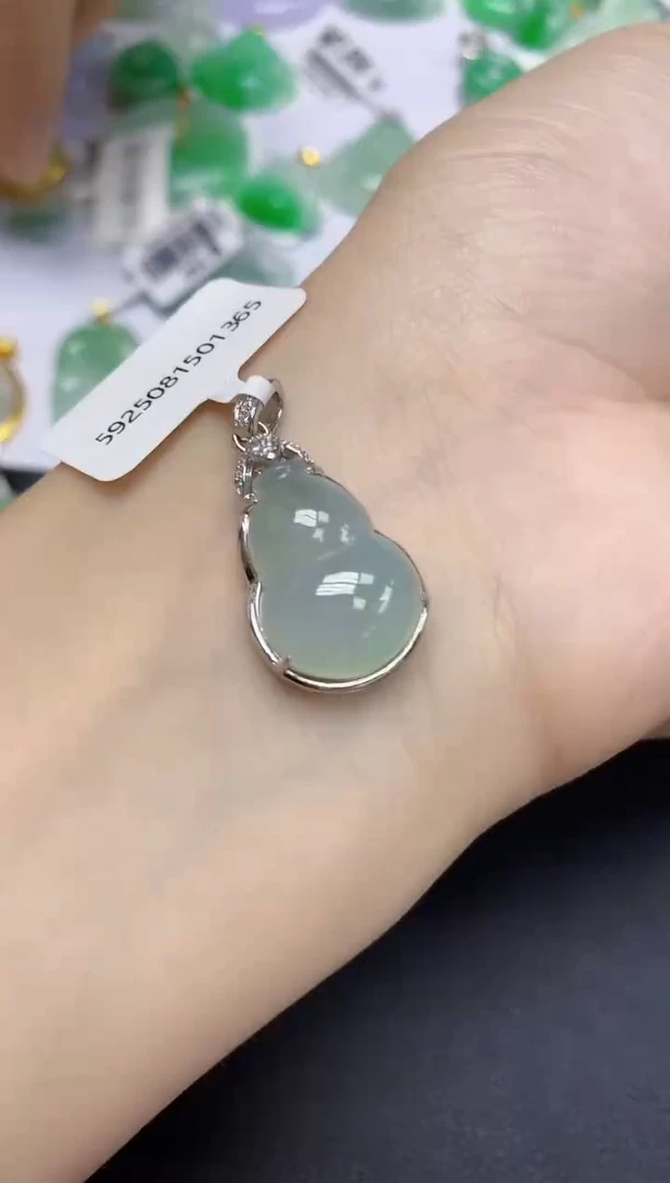 翡翠未镶嵌颈饰天然缅甸翡翠A货多样性发一件