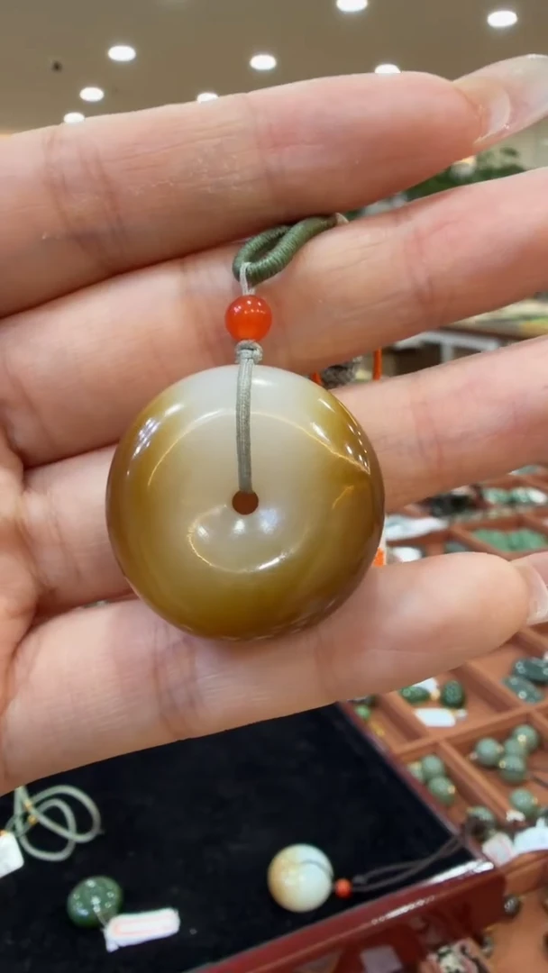 颈饰未镶嵌和田玉挂件