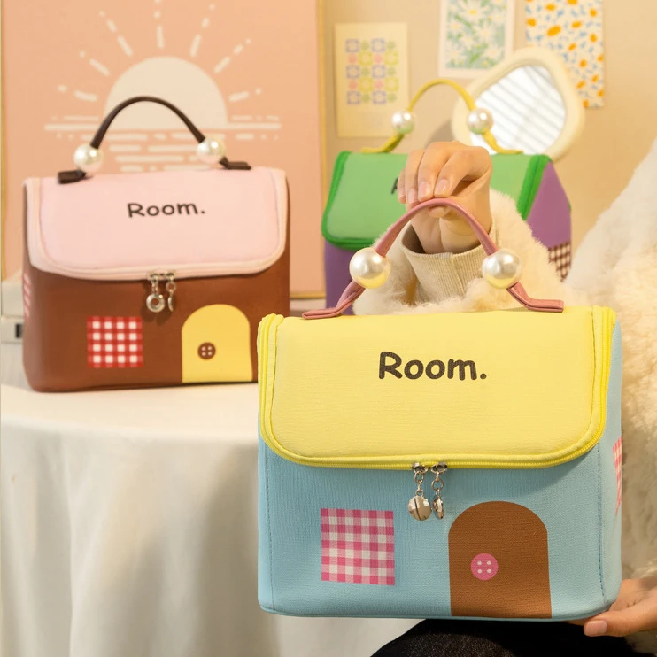 小房子化妆包女款爆款2025新款大容量外出随身携带便携手提收纳包