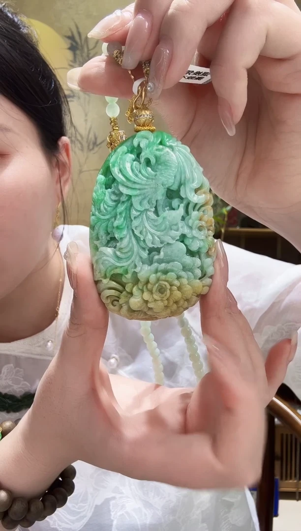 颈饰未镶嵌翡翠吊坠
