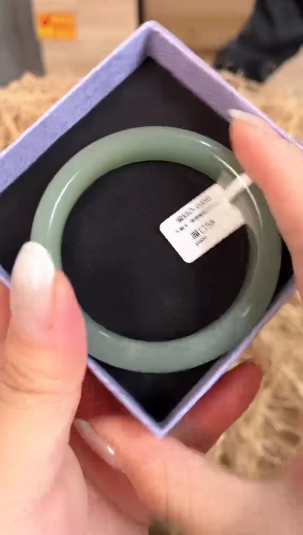 未镶嵌手镯石英质玉D-0350