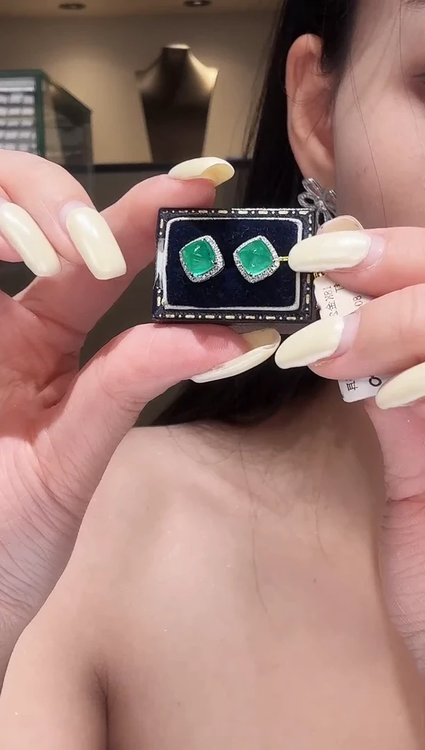 18K金镶嵌耳钉祖母绿2.8克拉祖母绿耳钉