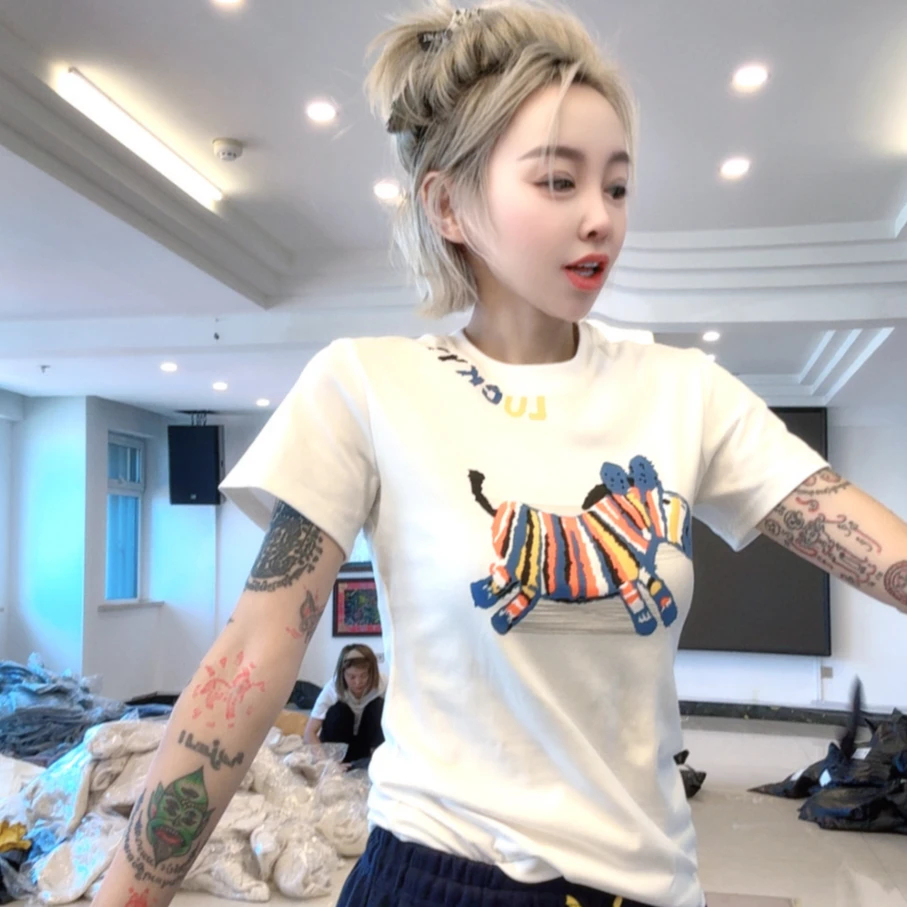 时尚款欧姐家白色小马印花短袖